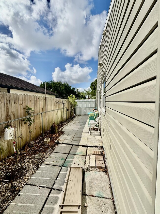 Building Photo - 7927 Bishopwood Rd