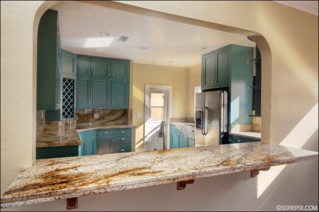 Building Photo - 4725 Kensington Dr