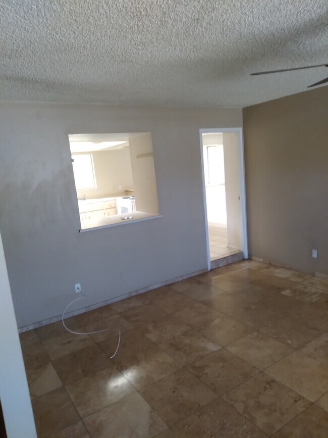 FRONT ROOM - 6734 N 19th St