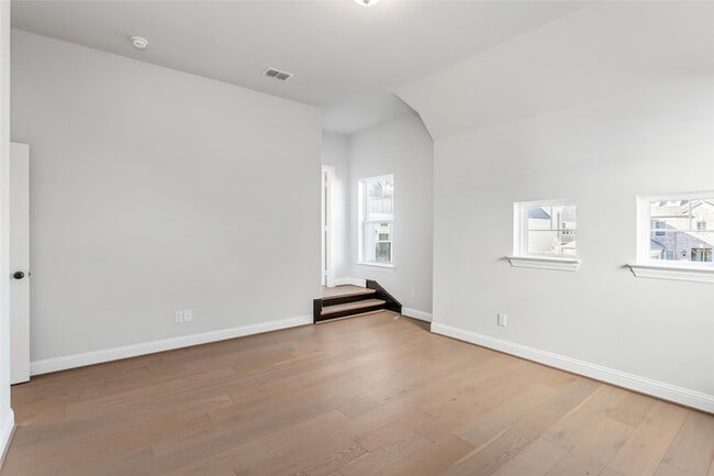 Building Photo - 805 Veranda View