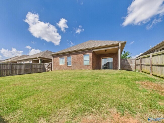 Building Photo - 8207 NW Stone Mill Dr