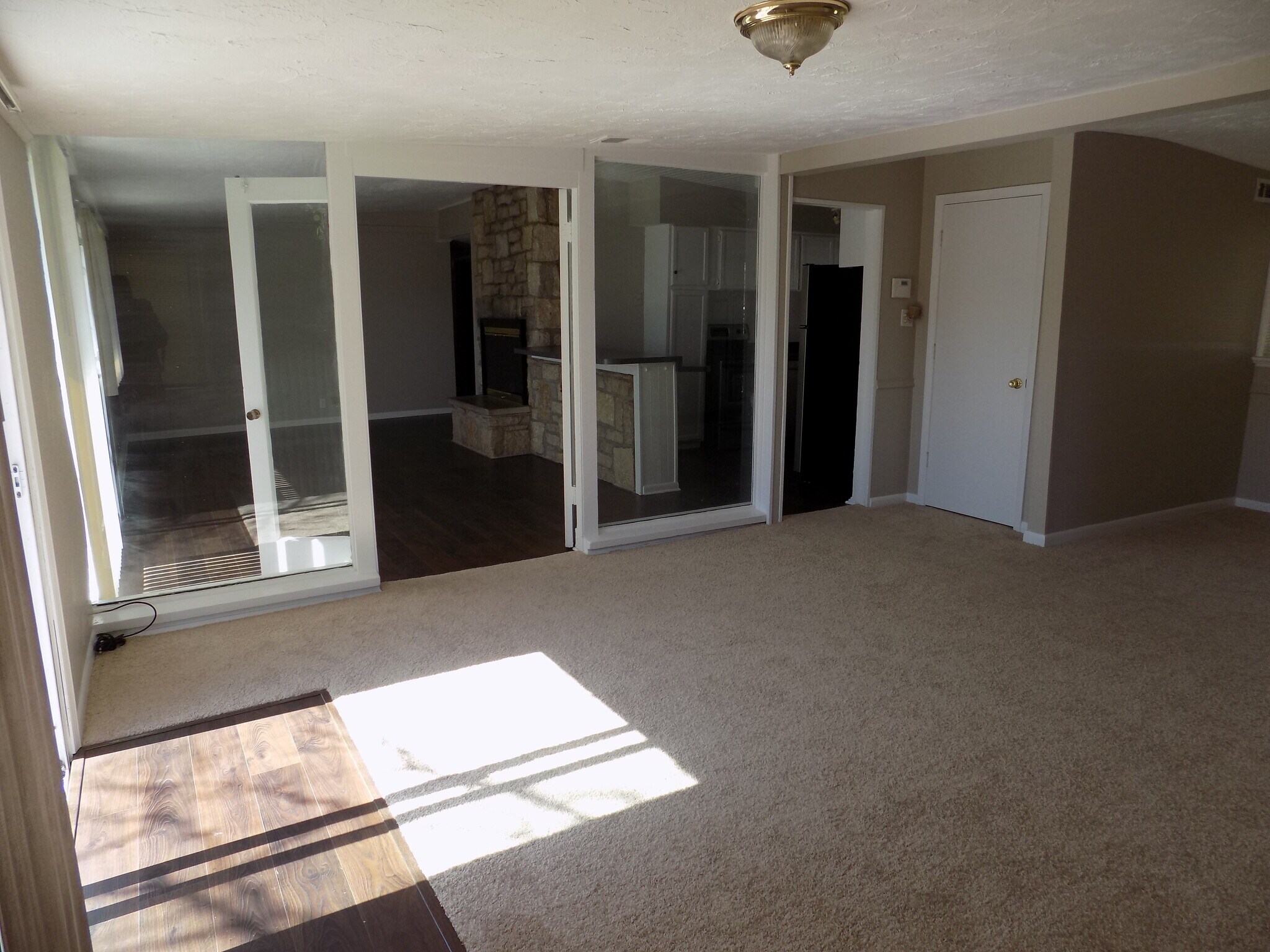 Building Photo - 2505 Maplewood Dr