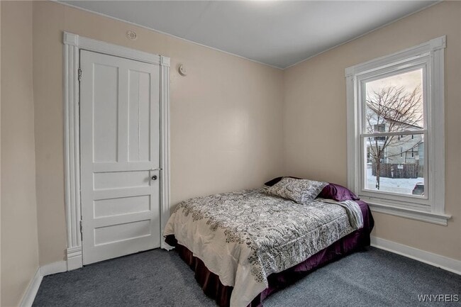 Building Photo - 395 Hampshire St