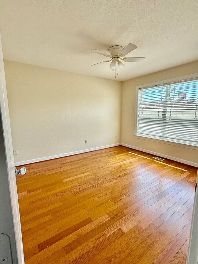 Building Photo - 3BD/3.5 Condo with Garage & Backyard in Shadowlawn! Blocks to the Beach! AVAILABLE NOW!