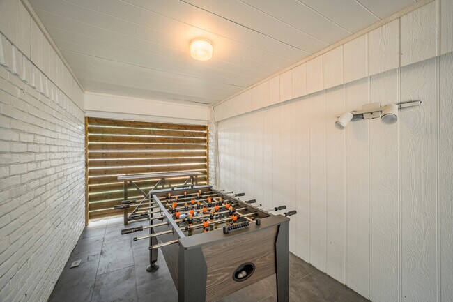 Building Photo - 313 Melorine Dr