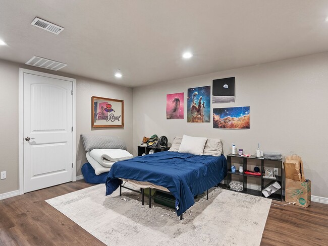 Building Photo - Beautiful 3 Bed, 3 1/2 Bath Townhome in We...