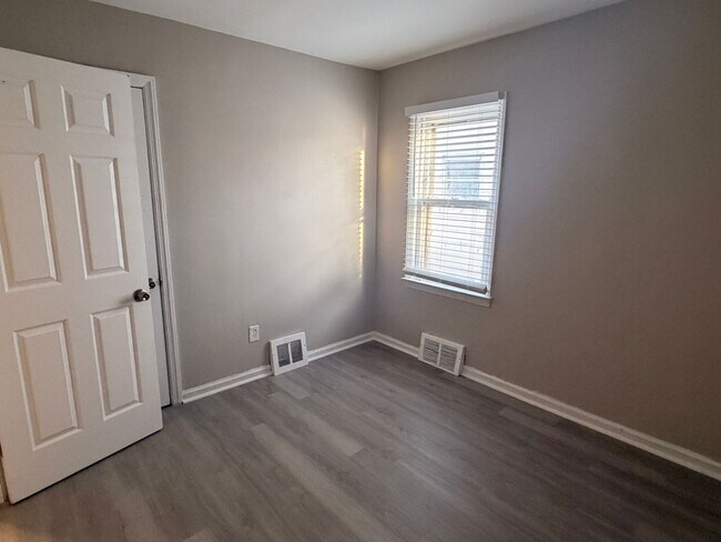 Building Photo - Newly remodeled Detroit home now available!