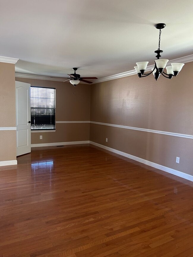 Building Photo - 1105 Lear Ln