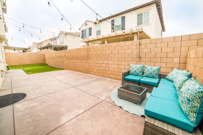 Building Photo - 5217 Clementine Ave.