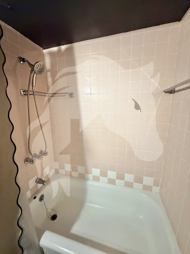 Building Photo - "Furnished 2-Bedroom Enid Retreat with Vintage Charm!"