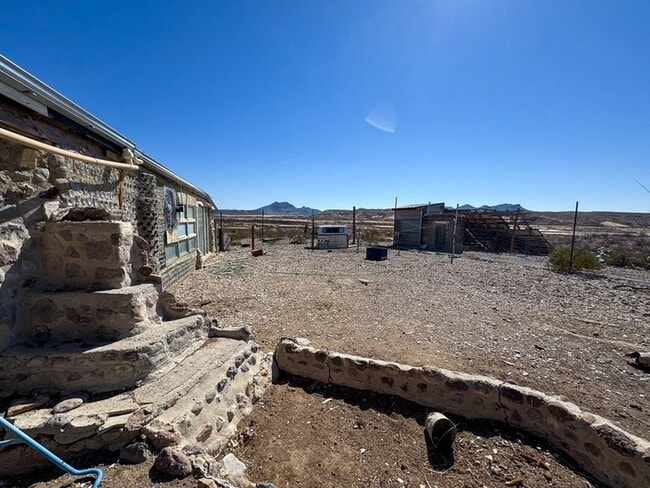 Building Photo - 400 N Smiling Dog Trail
