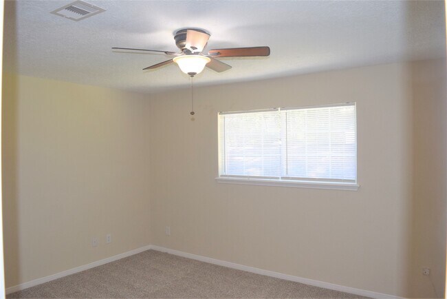 Building Photo - 6207 Northway Dr