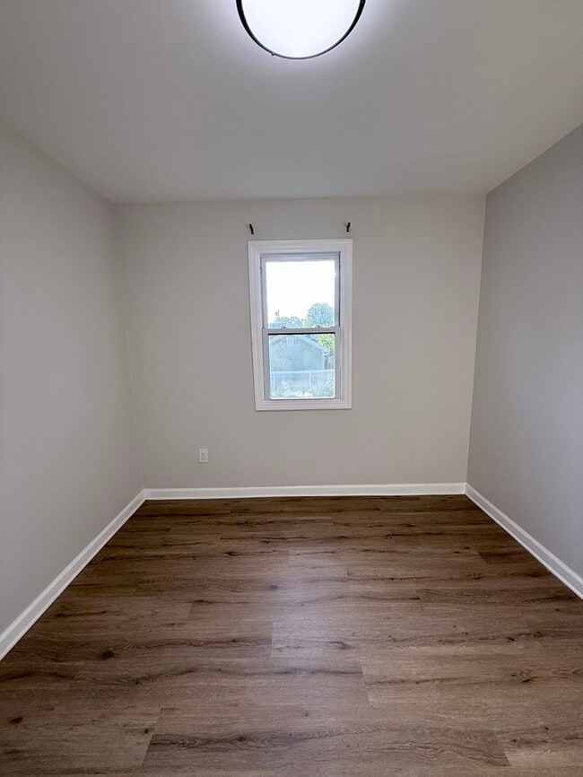Building Photo - 40 Eisenhower Dr