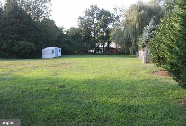 Building Photo - 6210 Cottonwood St