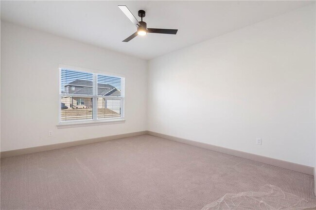 Building Photo - 1231 Mammoth St