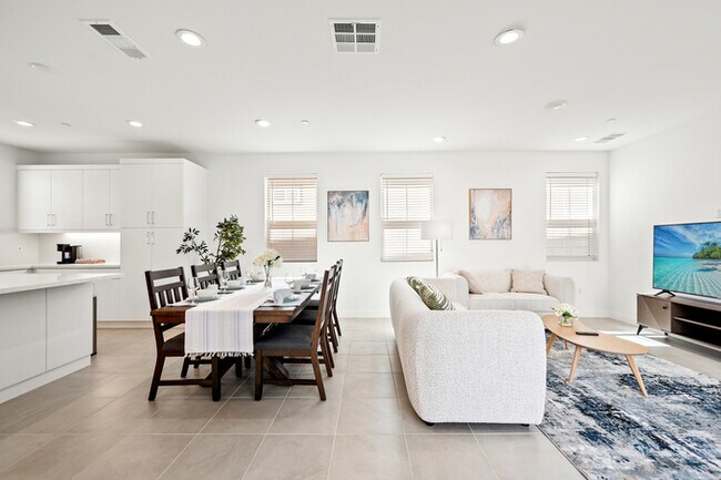 Building Photo - Turnkey Furnished 4BR Home in Palm Desert ...