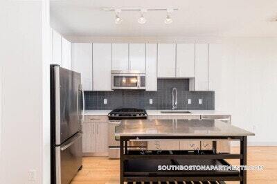 Building Photo - 320 D St