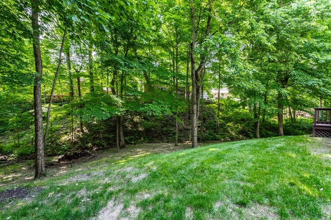 Building Photo - Spacious 5-Bed Home with In-Law Suite, Fin...
