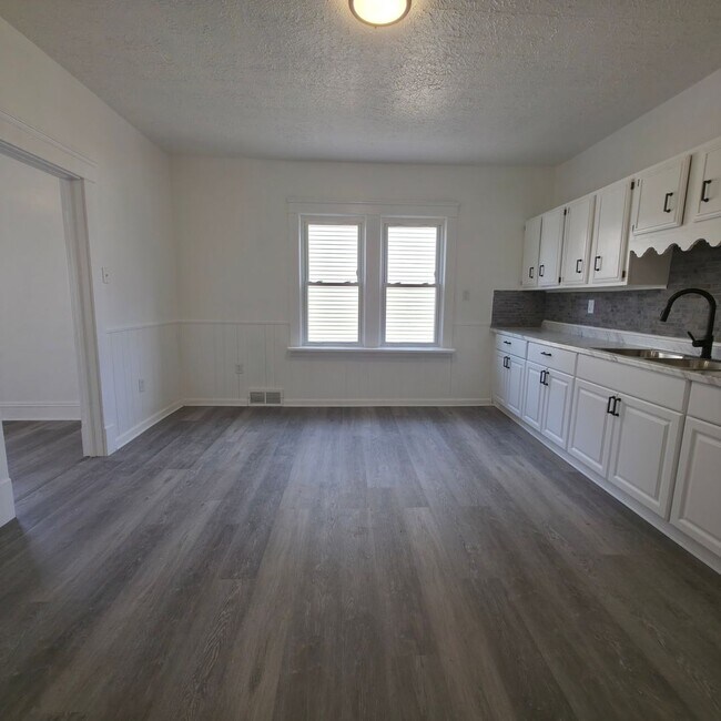 Building Photo - 6514 Gertrude Ave