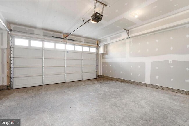 Building Photo - 5911 Garden Walk Dr