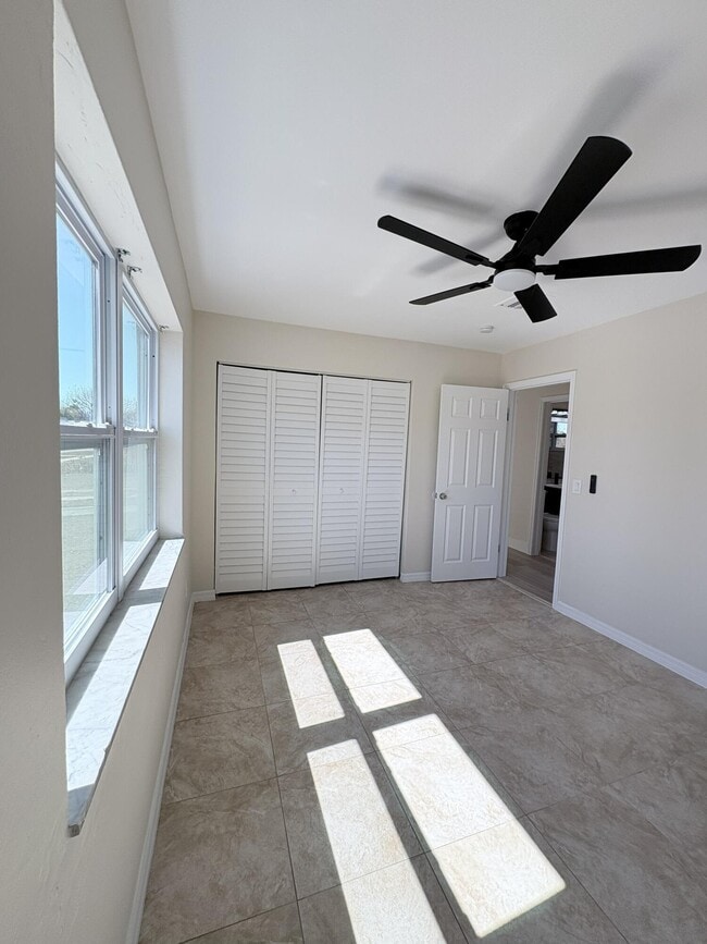 Building Photo - 175 SE El Sito Ct