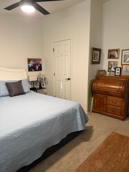 Building Photo - 120 N Val Vista Dr