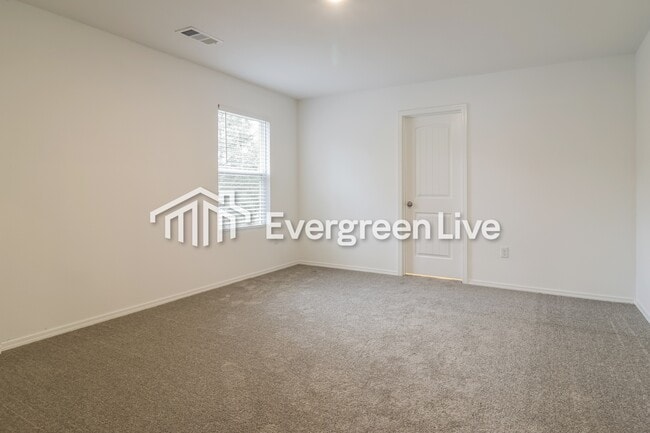 Building Photo - 165 Meadow Dr