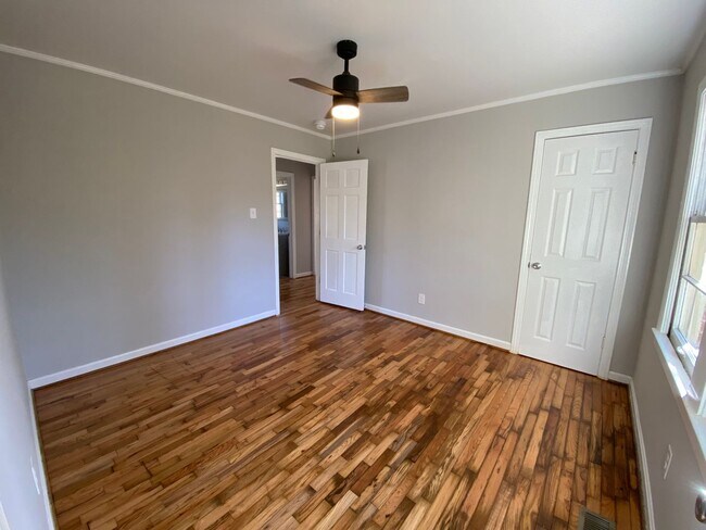 Building Photo - 3 Bedrooms, 1 Bathroom - Home in West Rome!