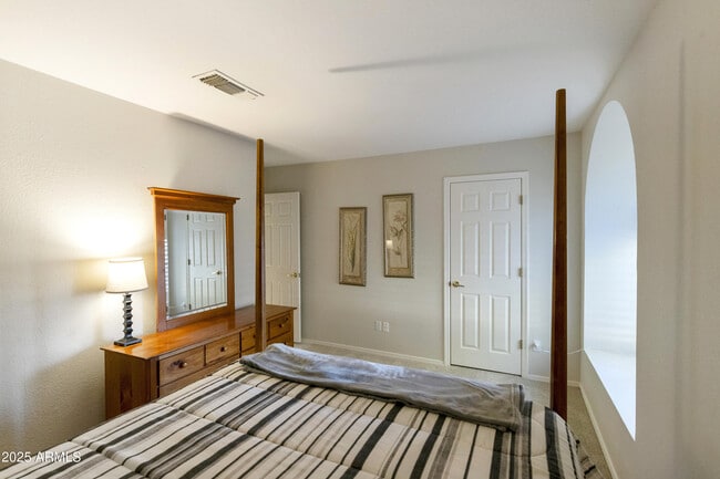 Building Photo - 11115 E Bellflower Ct