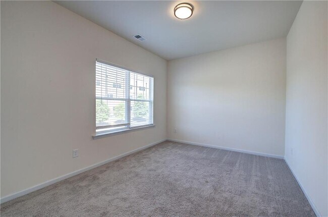 Building Photo - 10 Eagle Dr