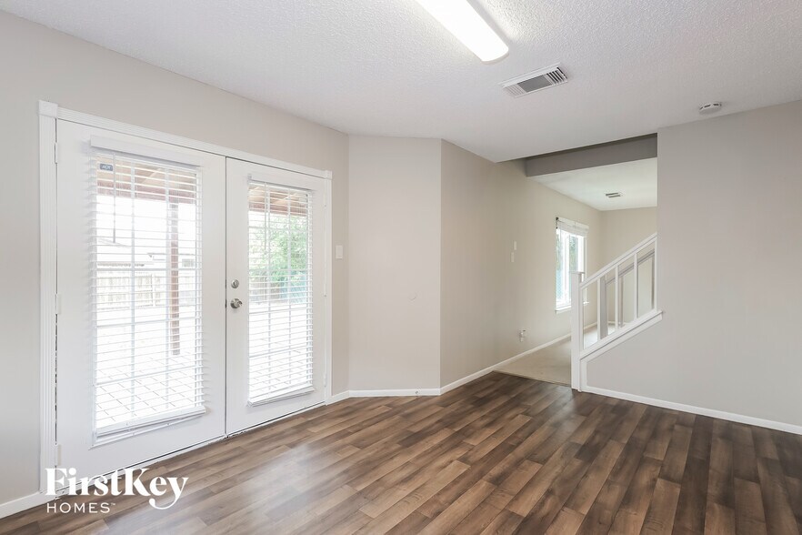 Building Photo - 9426 Bendell