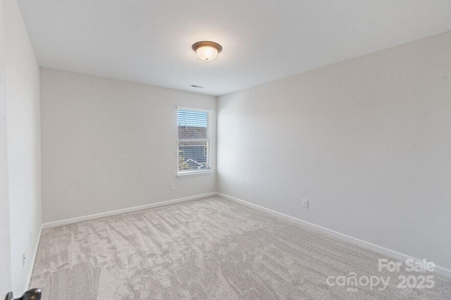 Building Photo - 2076 Waverly Ct