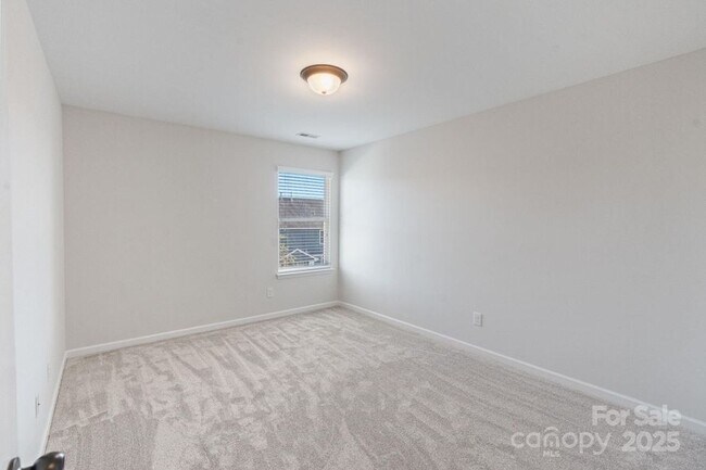 Building Photo - 2076 Waverly Ct