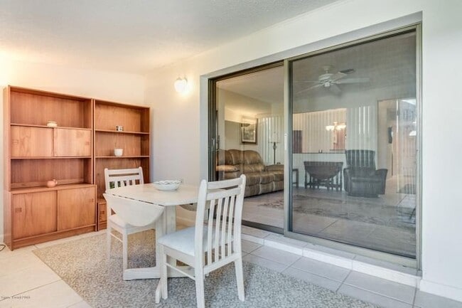 Building Photo - Beautiful Townhome Walking Distance to the...