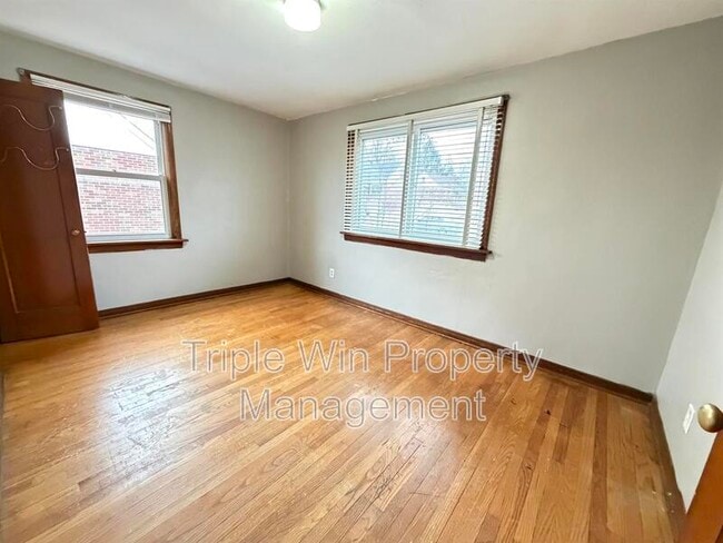 Building Photo - 8664 Belhaven Dr