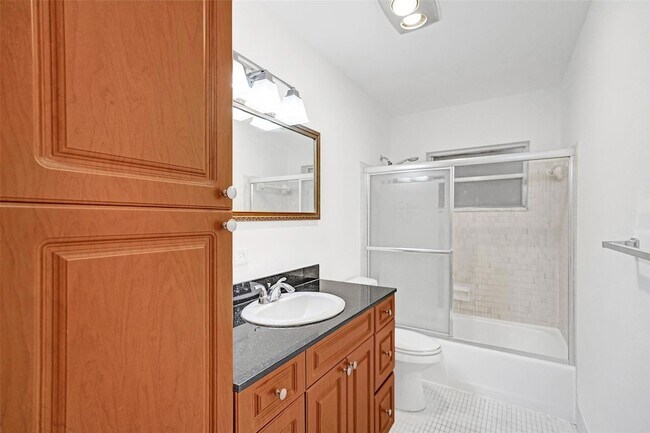 Building Photo - 5140 SW 40th Ave