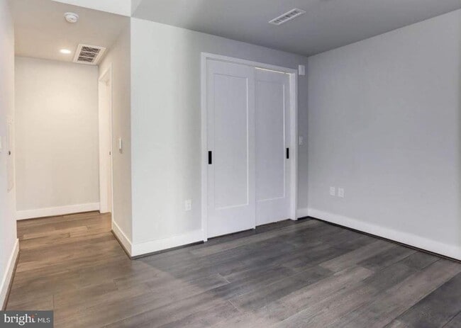 Building Photo - 1300 4th St SE