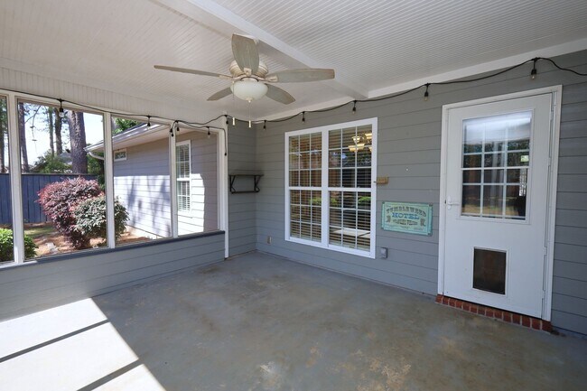 Building Photo - 4338 Kenilworth Cir
