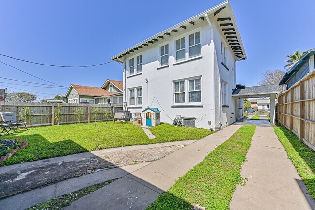 Building Photo - 3519 Avenue R 1/2