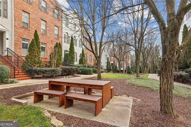 Building Photo - 305 Le Gran Bend