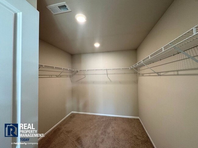 Building Photo - Spacious 4-Bedroom Home with Fenced Yard & 2-Car Garage Near JBLM!