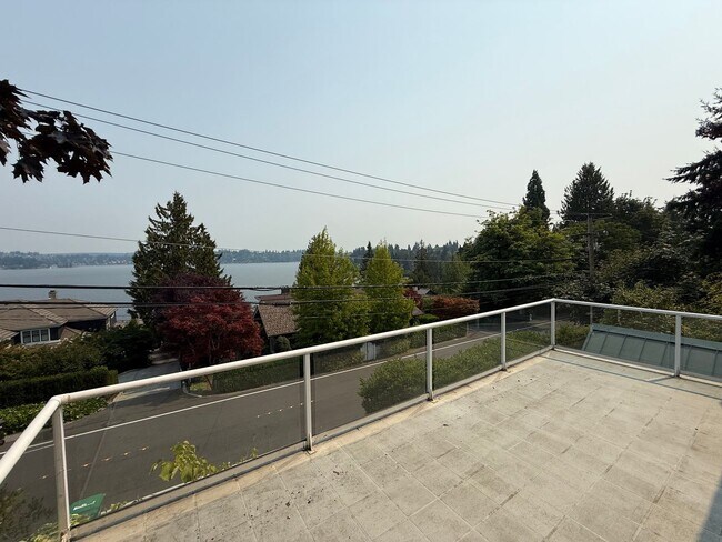 Building Photo - 7275 N Mercer Way