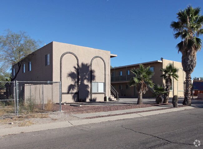 Building Photo - North Cardi Apartments