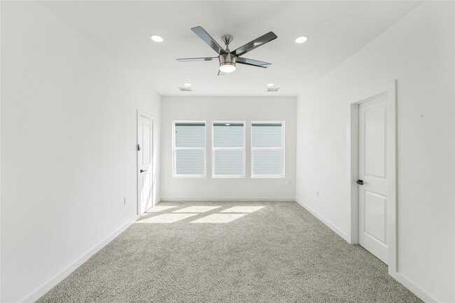 Building Photo - 6809 Fairway Dr