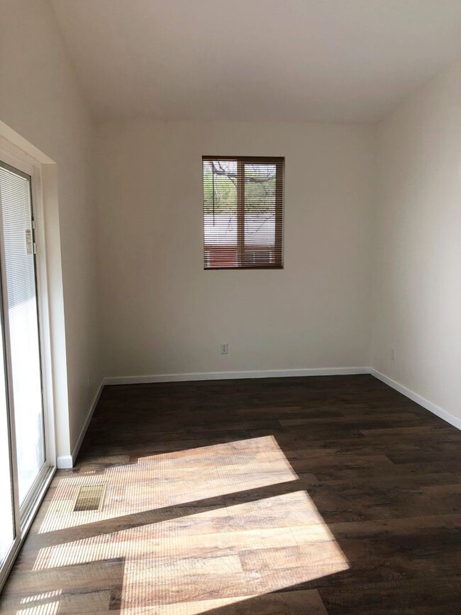 Building Photo - Newer home in Old Town Cottonwood 2 Bed 1 ...