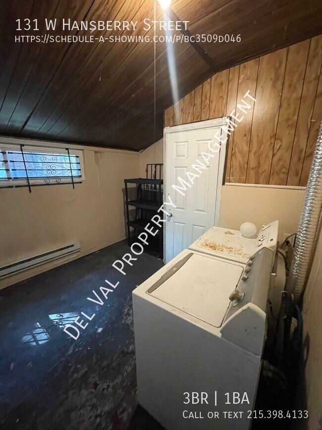 Building Photo - 131 Hansberry St
