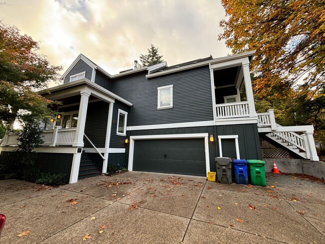 Primary Photo - Beautiful Craftsman Style Home Close to OH...