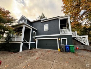 Building Photo - Beautiful Craftsman Style Home Close to OH...