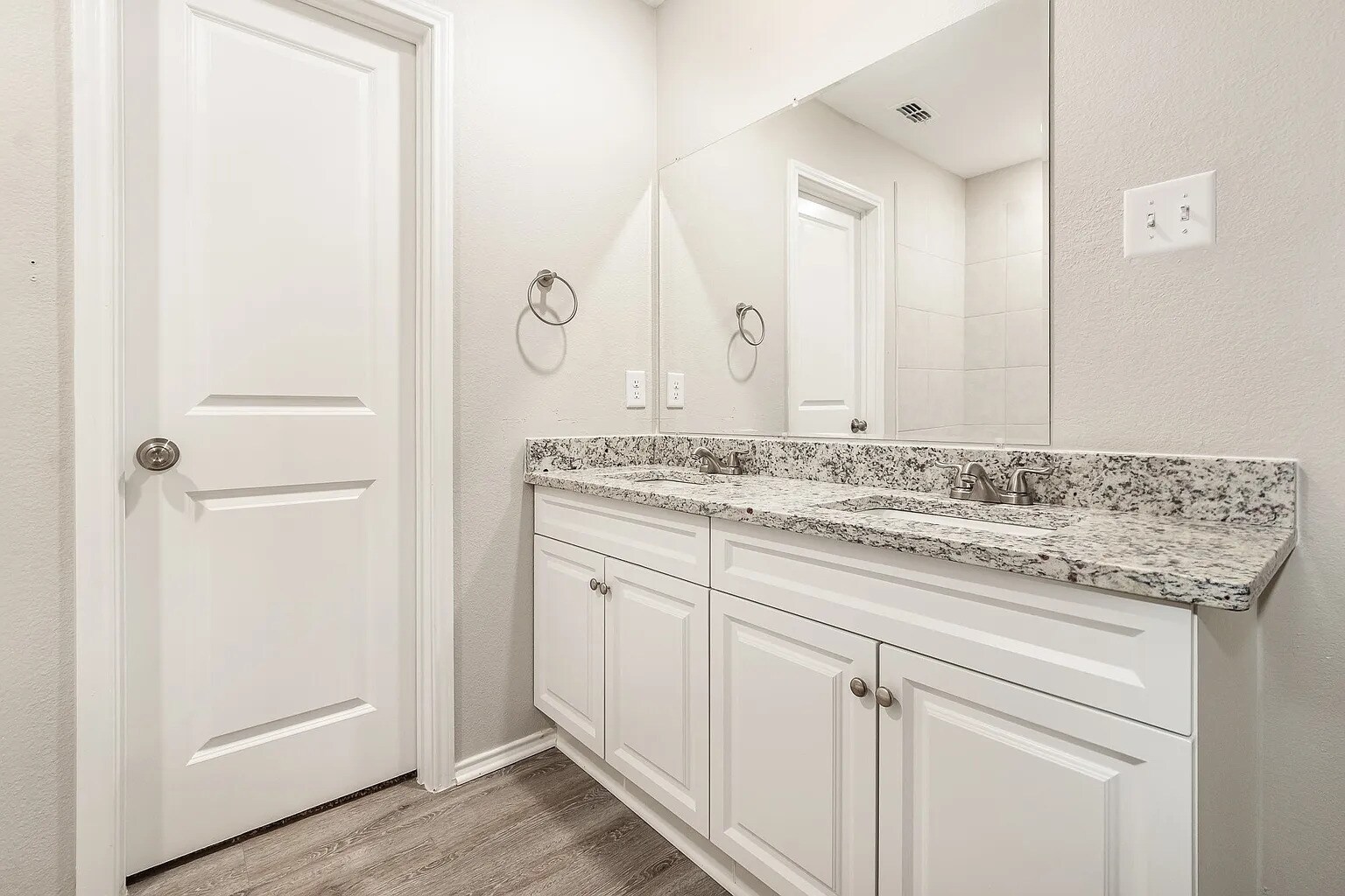 Building Photo - 7601 Bluebell Ln