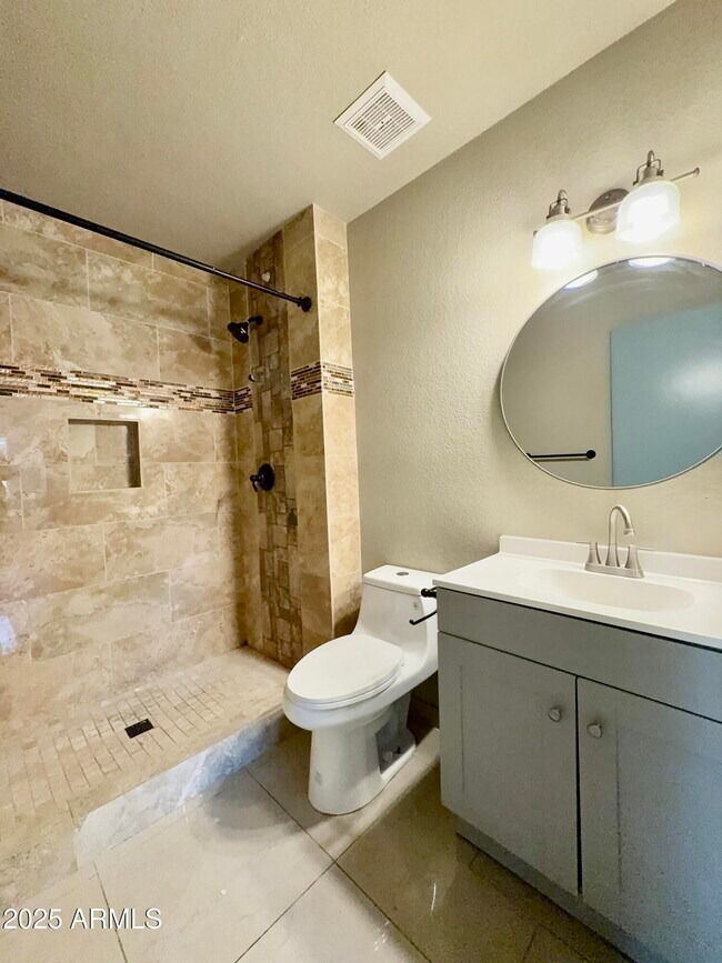 Building Photo - 13410 North 47th Pl